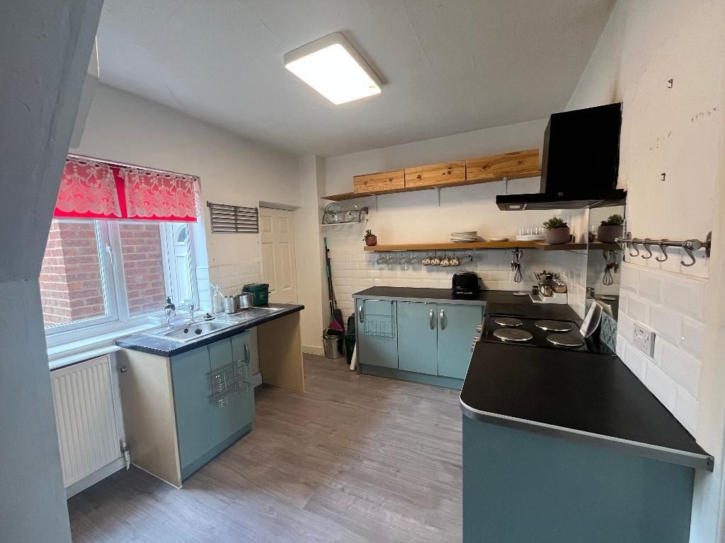 Property photo 2 of 9 Kitchen
