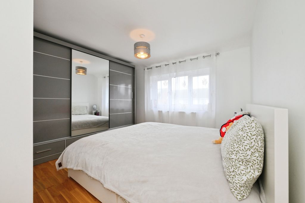 Property photo 2 of 16 Bedroom One