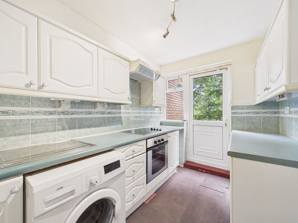Property photo 2 of 8 Kitchen