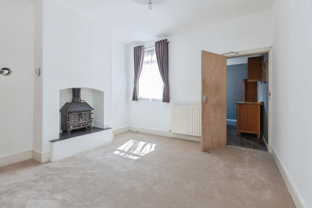 Property photo 2 of 16