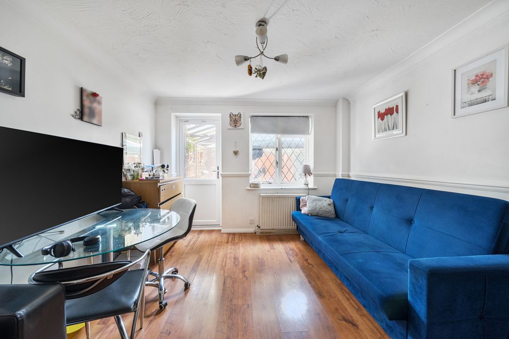 Property photo 3 of 17 1324036-5-68751c0...