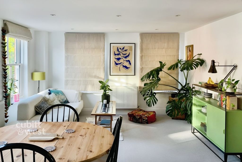 Property photo 2 of 15 09d30182-2