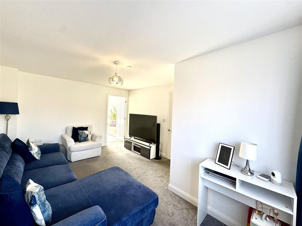 Property photo 3 of 16 Sitting Room