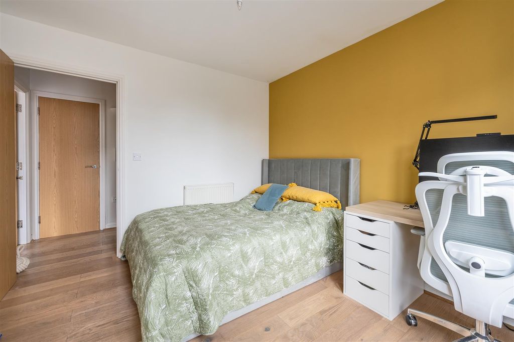 Property photo 3 of 9 Hacon Square, E8