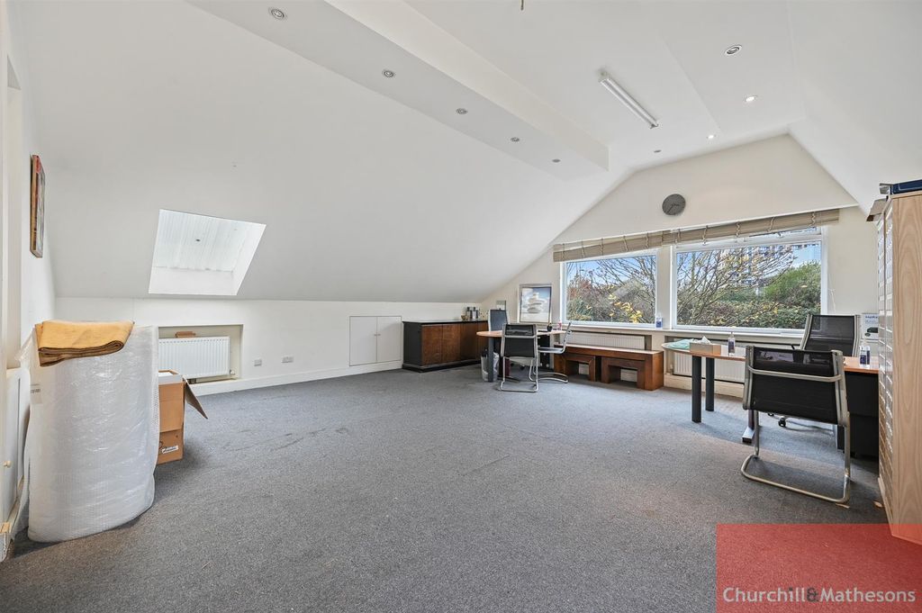 Property photo 3 of 25