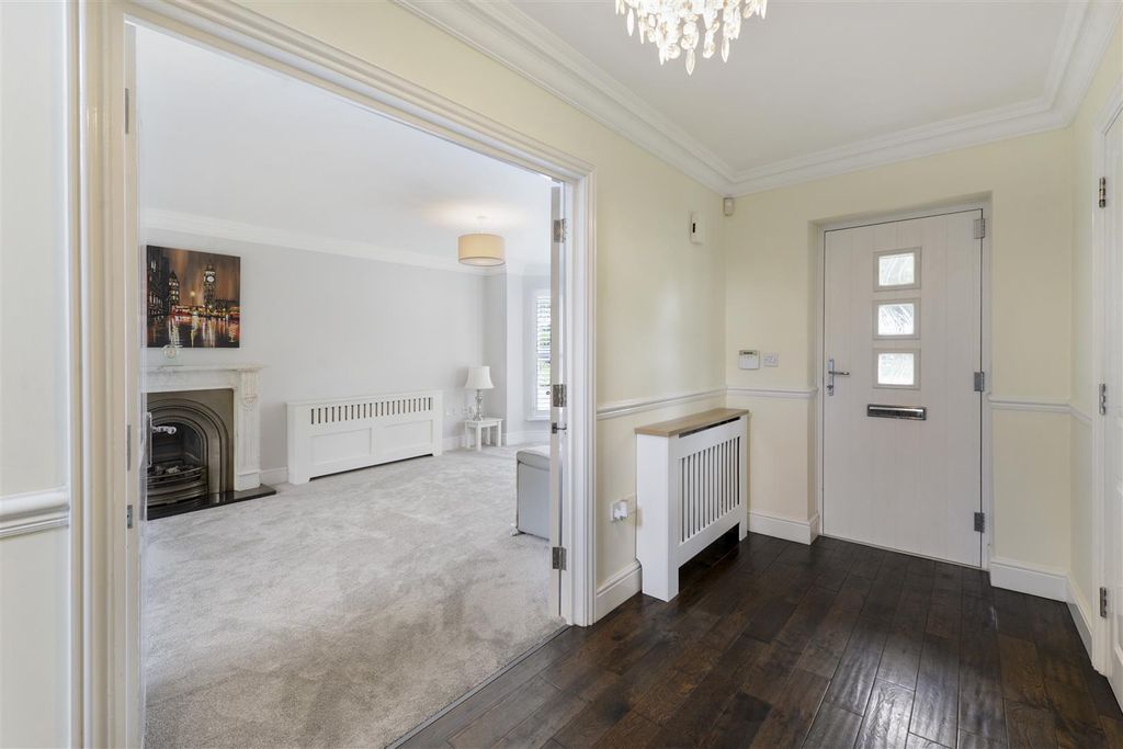 Property photo 3 of 24 6Thelakes05.Jpg