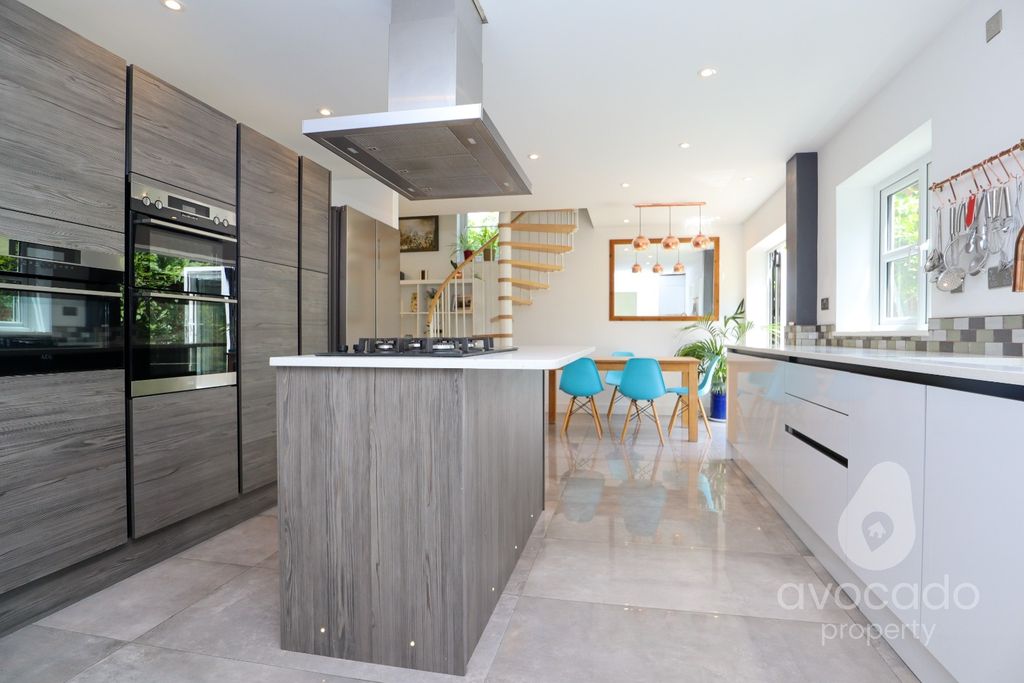 Property photo 3 of 20 5255978