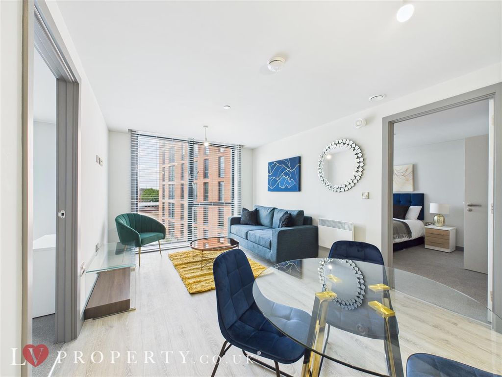 Property photo 3 of 8 Cam05016G0-Pr0088-St