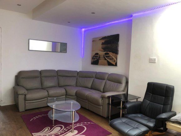 Property photo 3 of 18 Lounge With LED.Jpg