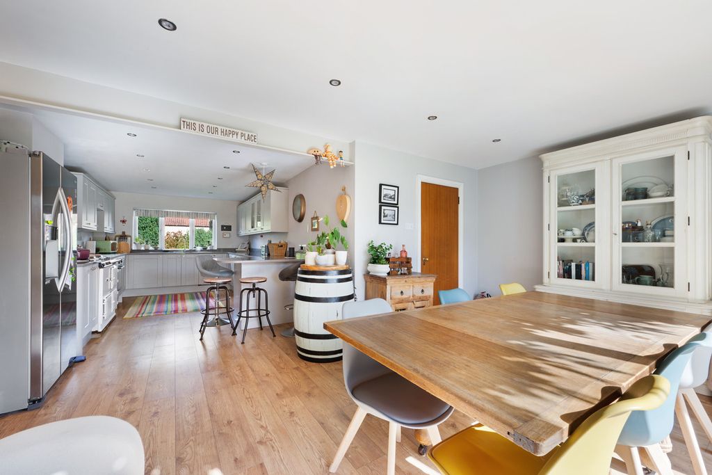 Property photo 3 of 24