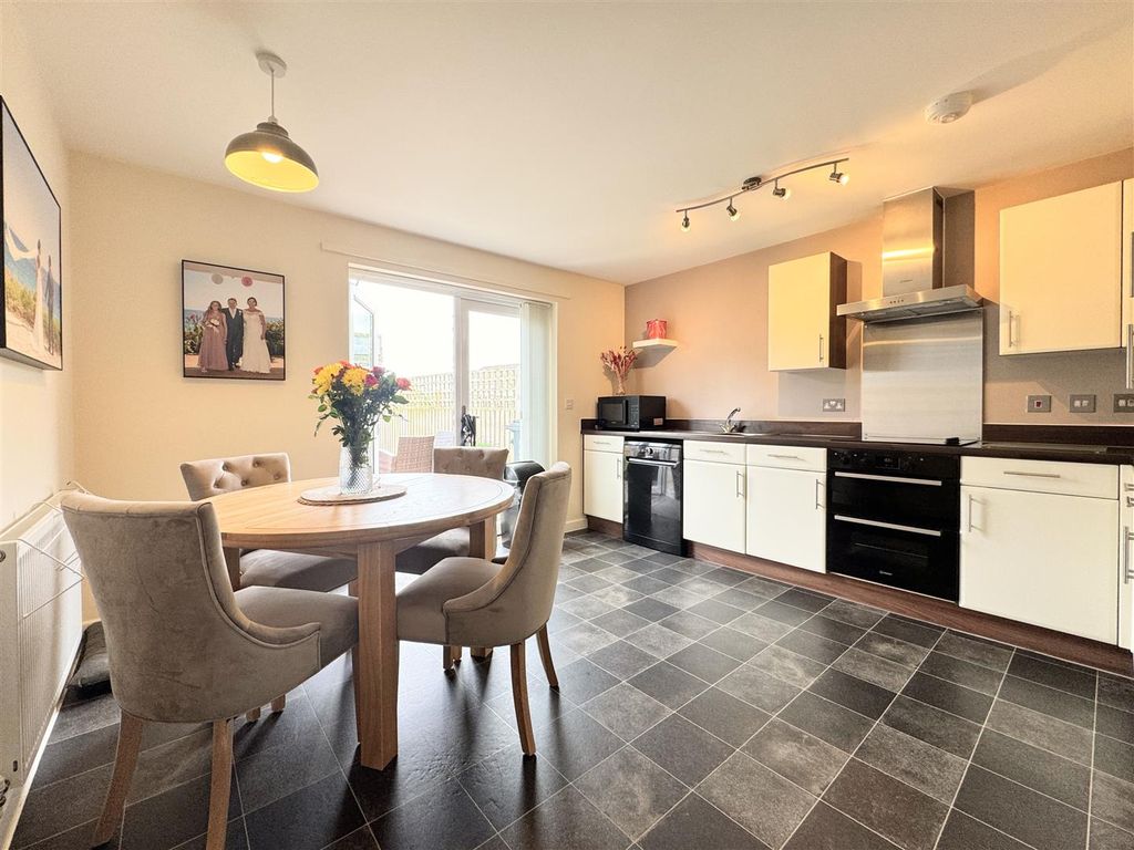 Property photo 2 of 22 Kitchen Diner