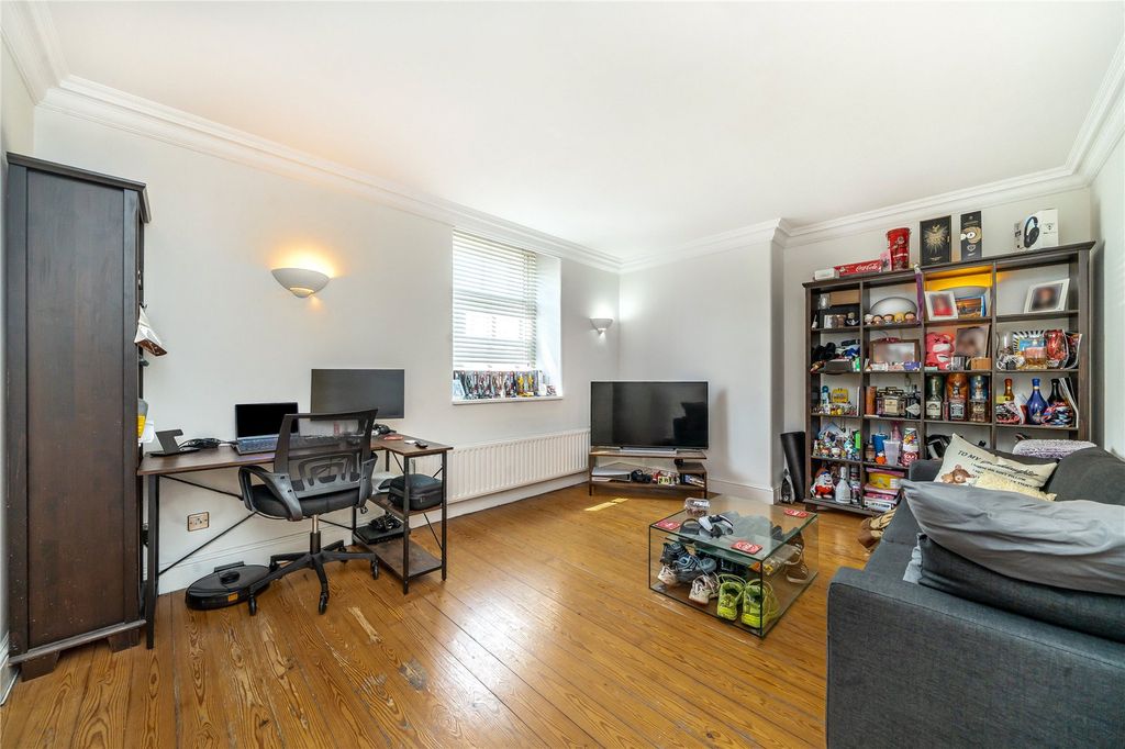 Property photo 2 of 4 Living Room