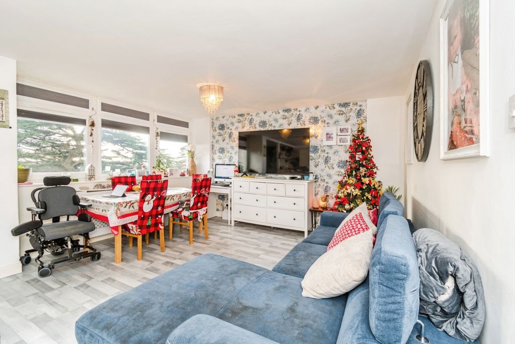 Property photo 3 of 14 Pbox-Img.Jpg