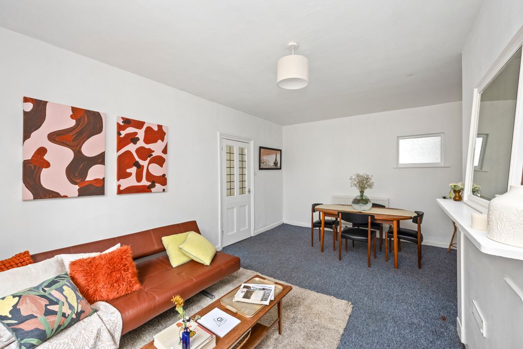 Property photo 2 of 18 Belgrave Place 13, Basement Flat-003