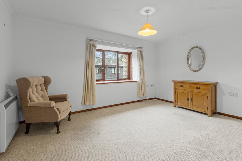 Property photo 2 of 19 Lounge