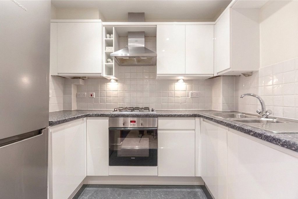 Property photo 2 of 15 Picture No. 35