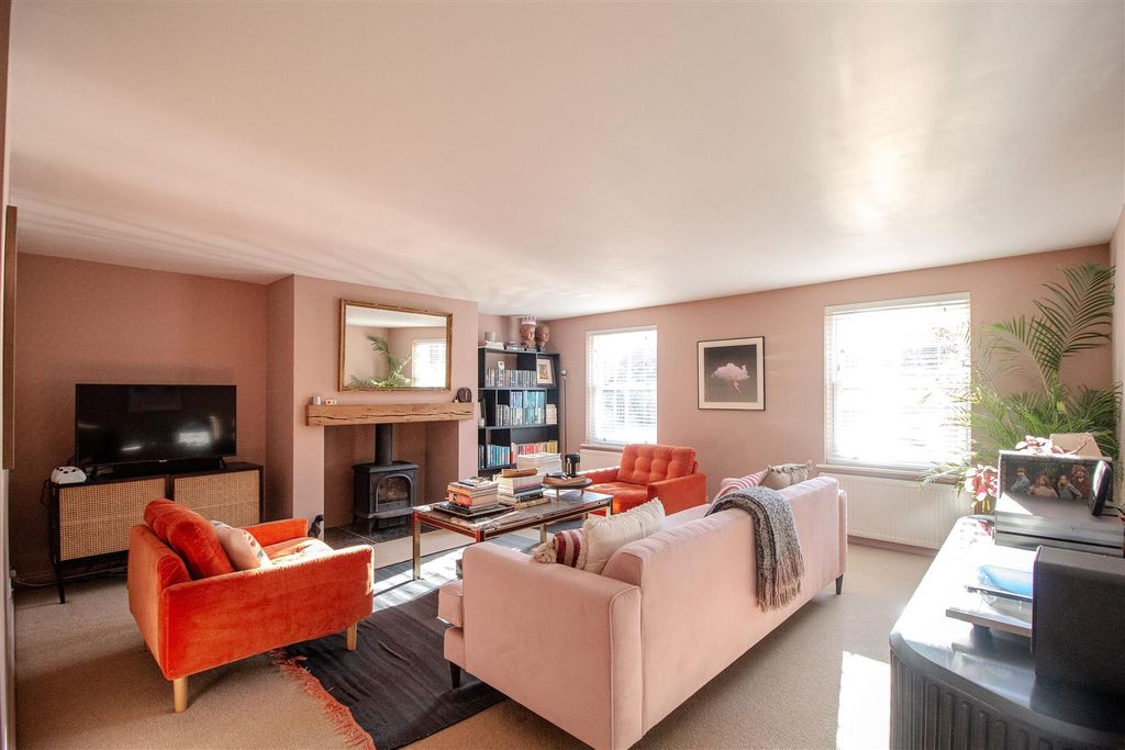 Property photo 2 of 36