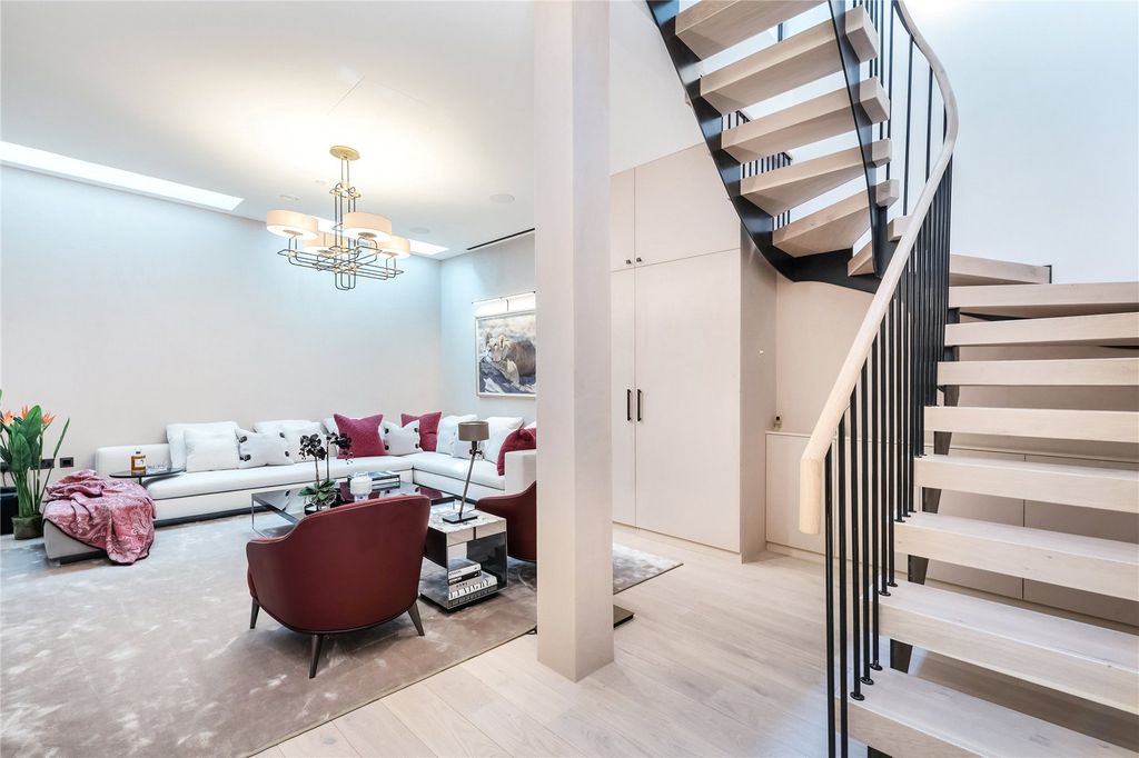 Property photo 3 of 26 Receptopm