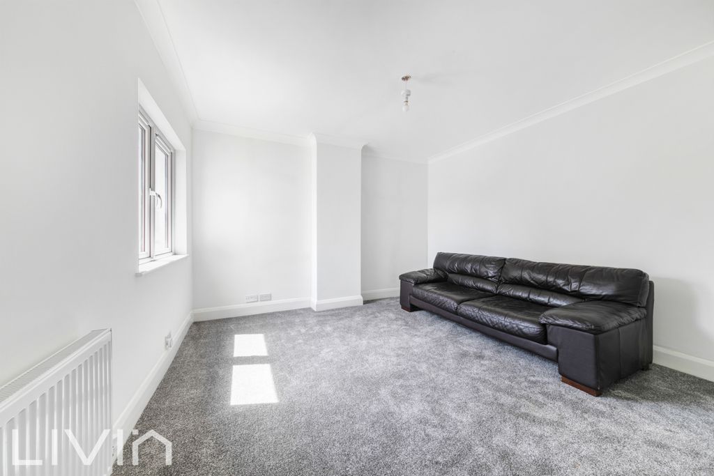 Property photo 3 of 10 3