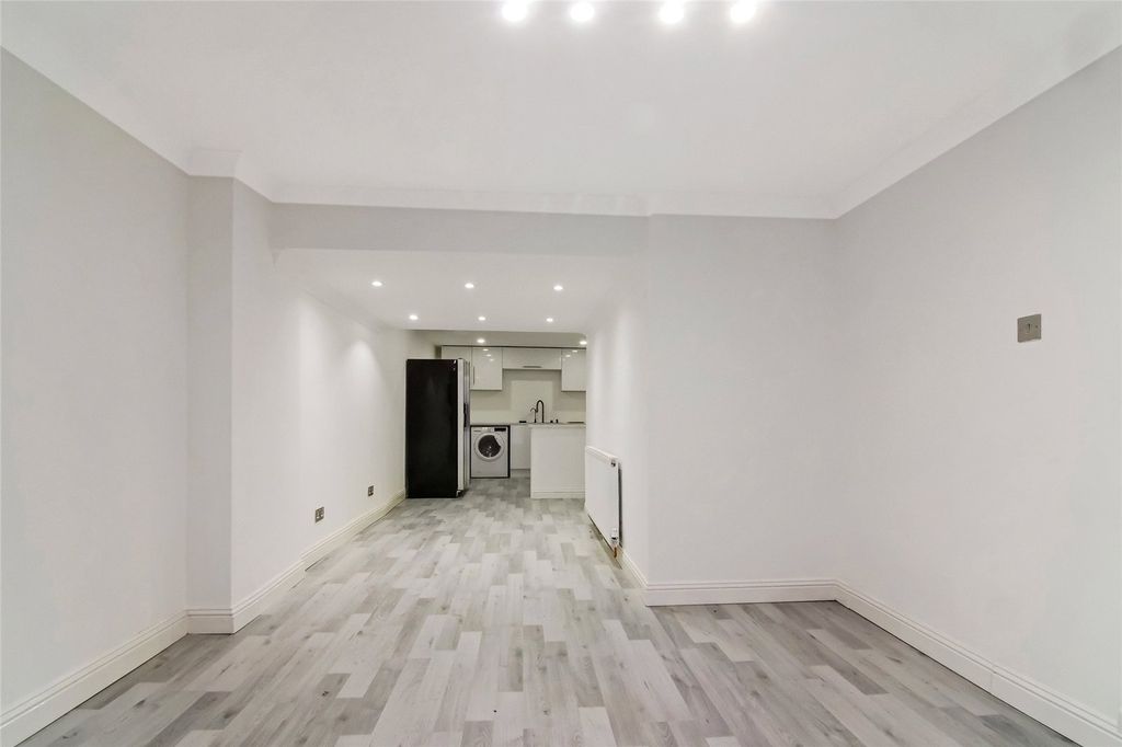 Property photo 3 of 16 Living/Diner