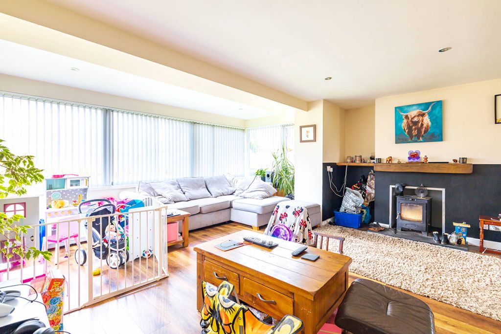 Property photo 3 of 19