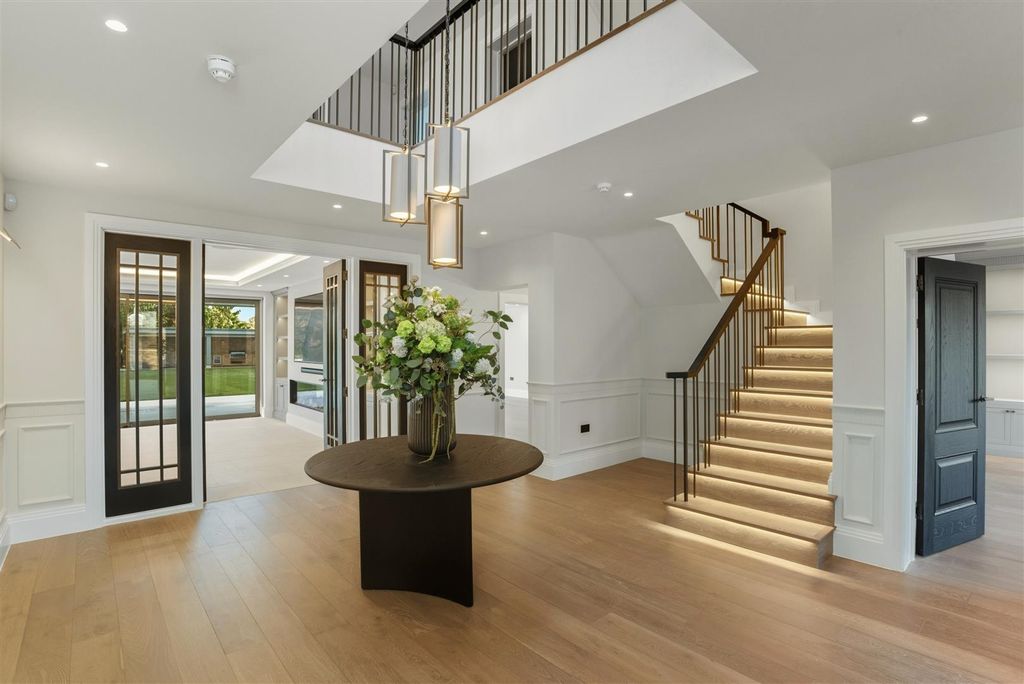 Property photo 2 of 38