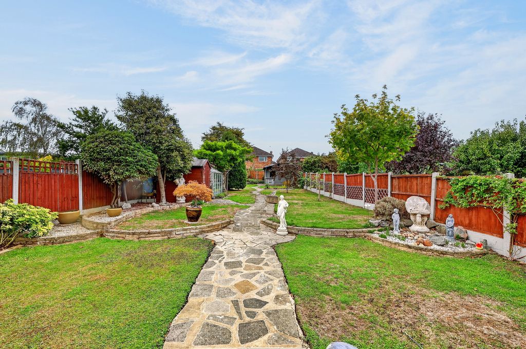 Property photo 3 of 25