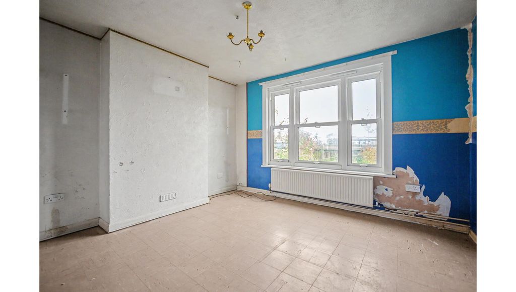 Property photo 3 of 12 20260929063902_243A5364_O0Ukp.Jpg