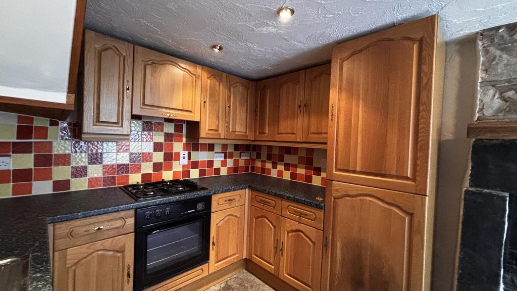 Property photo 2 of 12 Kitchen
