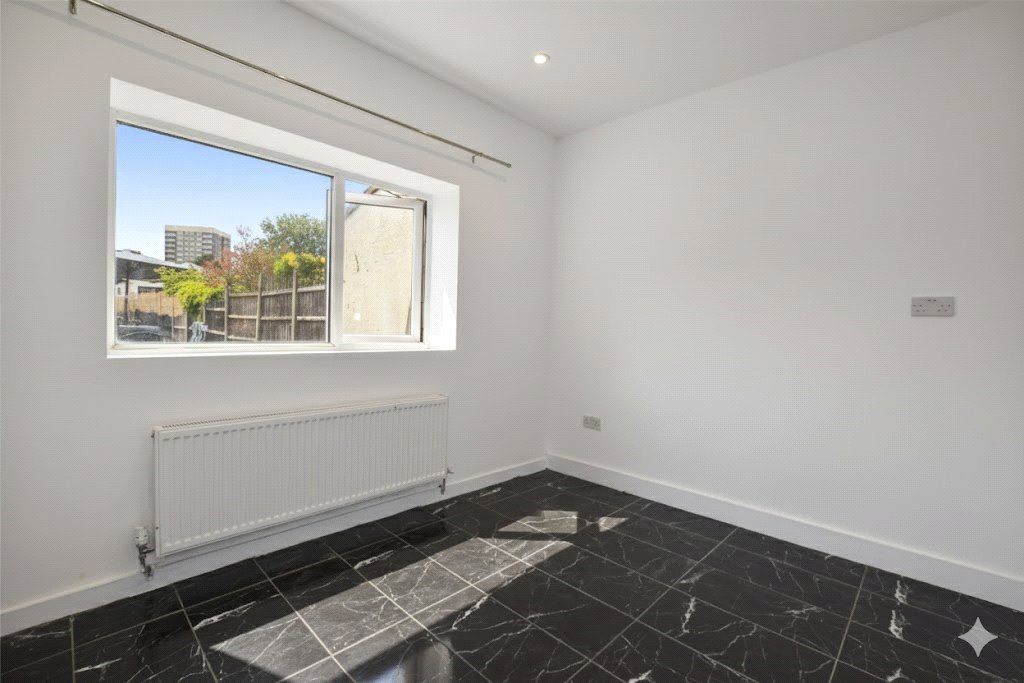 Property photo 2 of 12 Picture No. 50