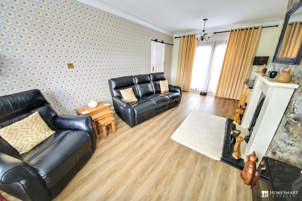 Property photo 2 of 20 Lounge