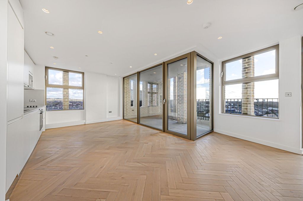 Property photo 3 of 21 Living Room