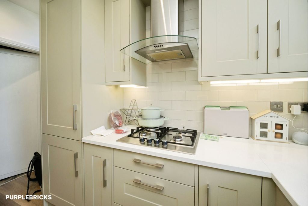 Property photo 2 of 19 Kitchen