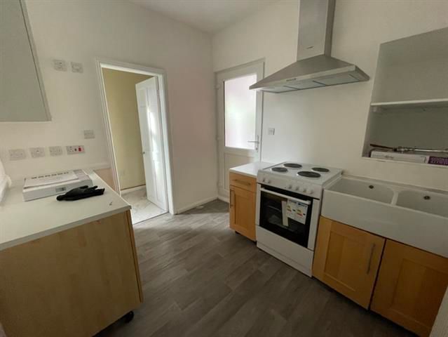 Property photo 3 of 8 Kitchen