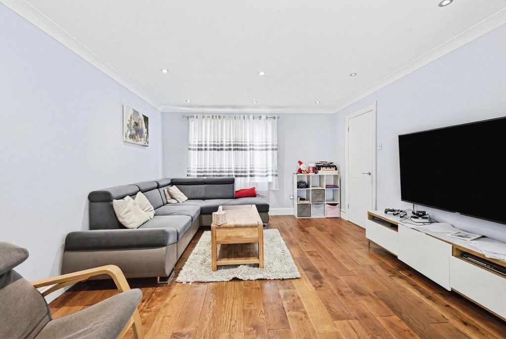 Property photo 3 of 19 Pbox-Img.Jpg