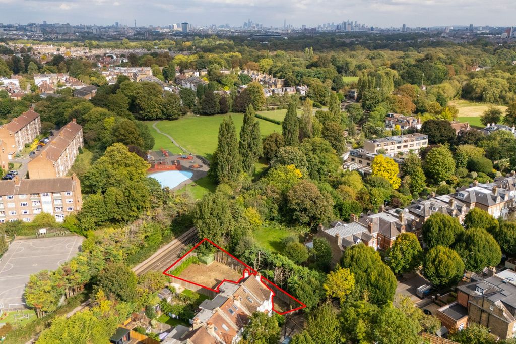Property photo 1 of 13 Land Adjacent To 81 Rosslyn Ave Barnes, London Sw13 0Jy