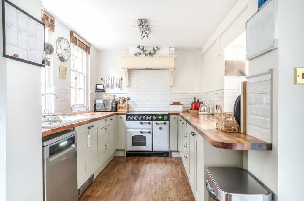 Property photo 3 of 21 Kitchen