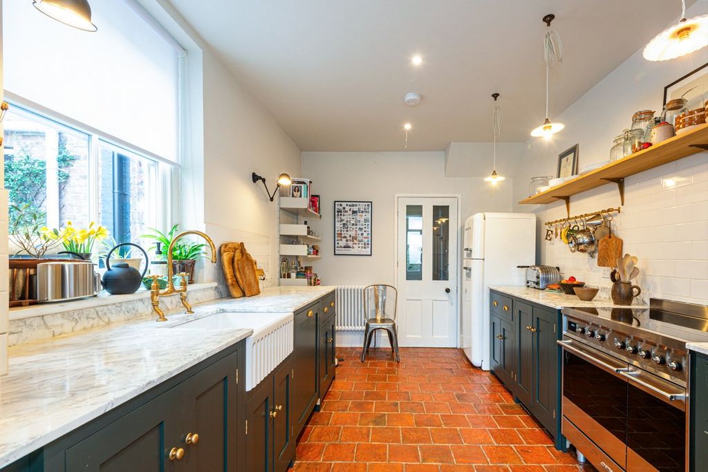 Property photo 3 of 22 Dining Kitchen