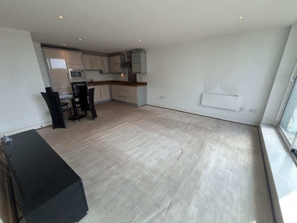 Property photo 1 of 8 Fff188B2-066c-46Fd-A586-1c815Fc48357