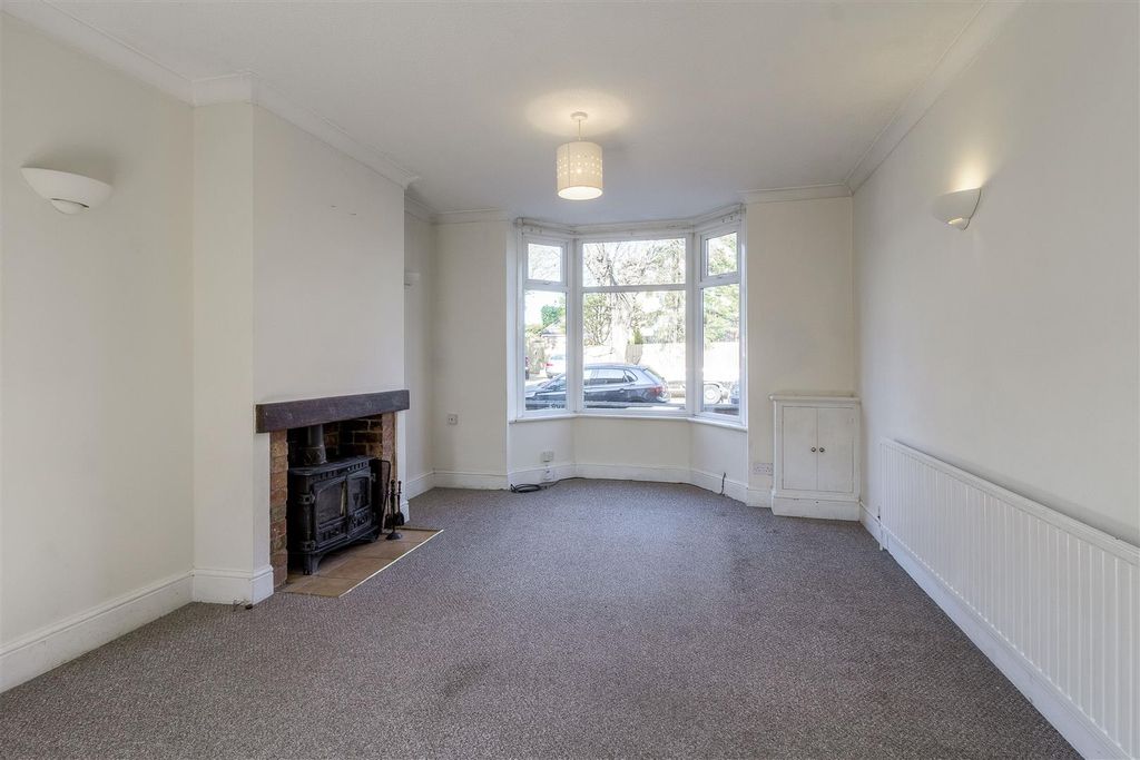 Property photo 2 of 14 Spacious Living Room