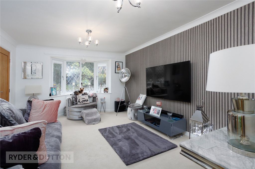 Property photo 3 of 22 Lounge