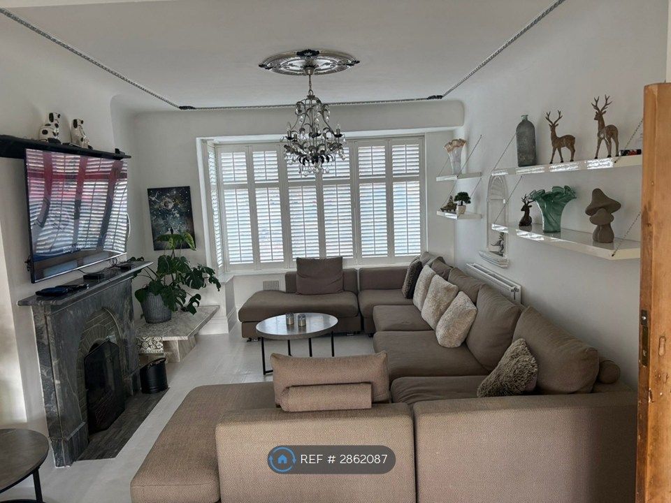 Property photo 3 of 25