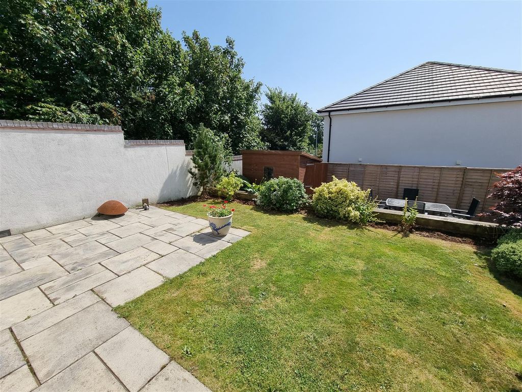 Property photo 3 of 23 Lawn.Jpg