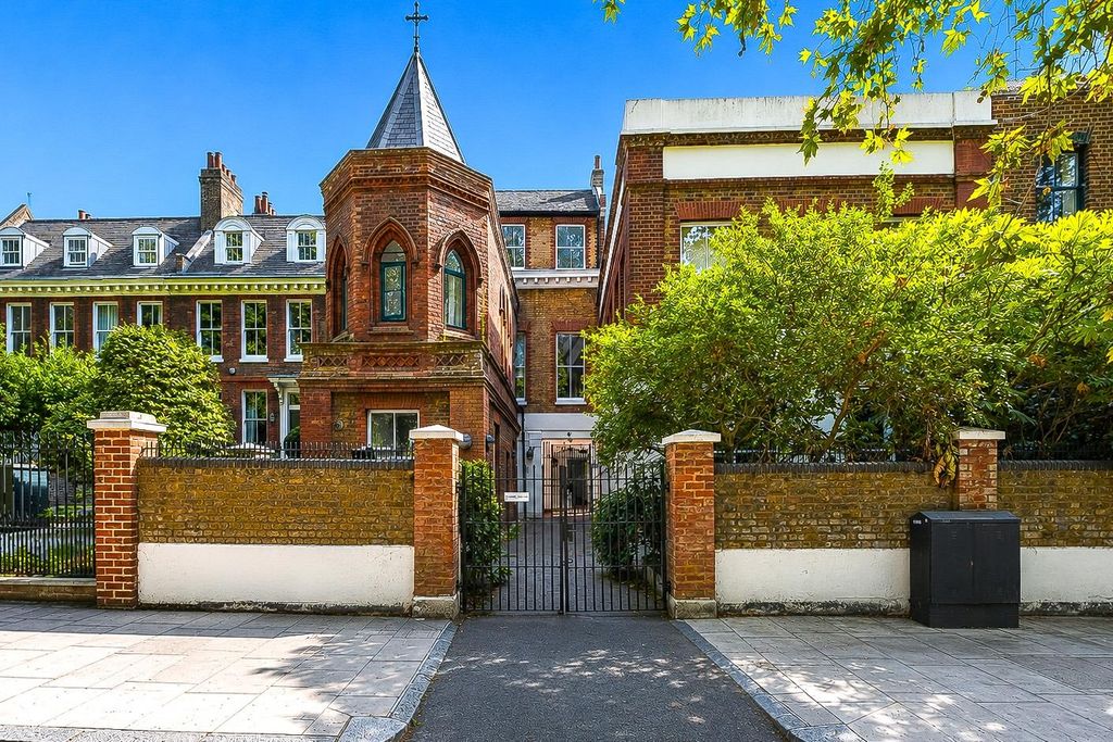 Property photo 1 of 21 University House