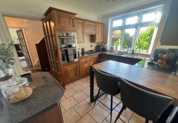 Property photo 2 of 9 Kitchen