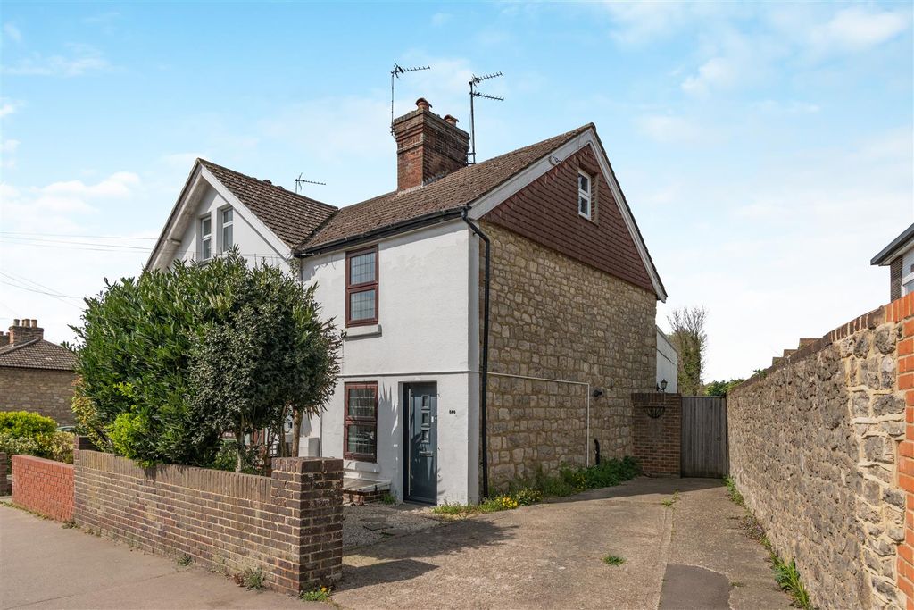 Property photo 1 of 18 8643633-Exterior05.Jpg