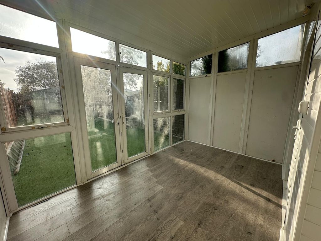 Property photo 2 of 33