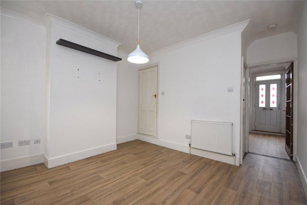 Property photo 3 of 22 Picture No. 35