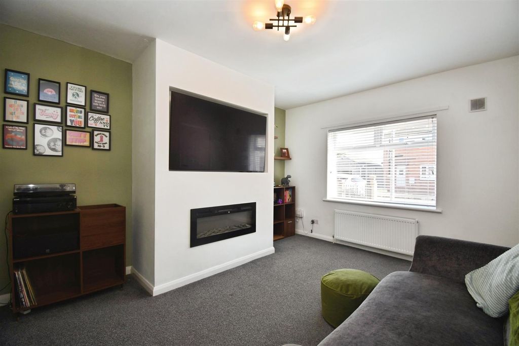 Property photo 2 of 18 07F18B7d-U 20 2812 29.Jpg