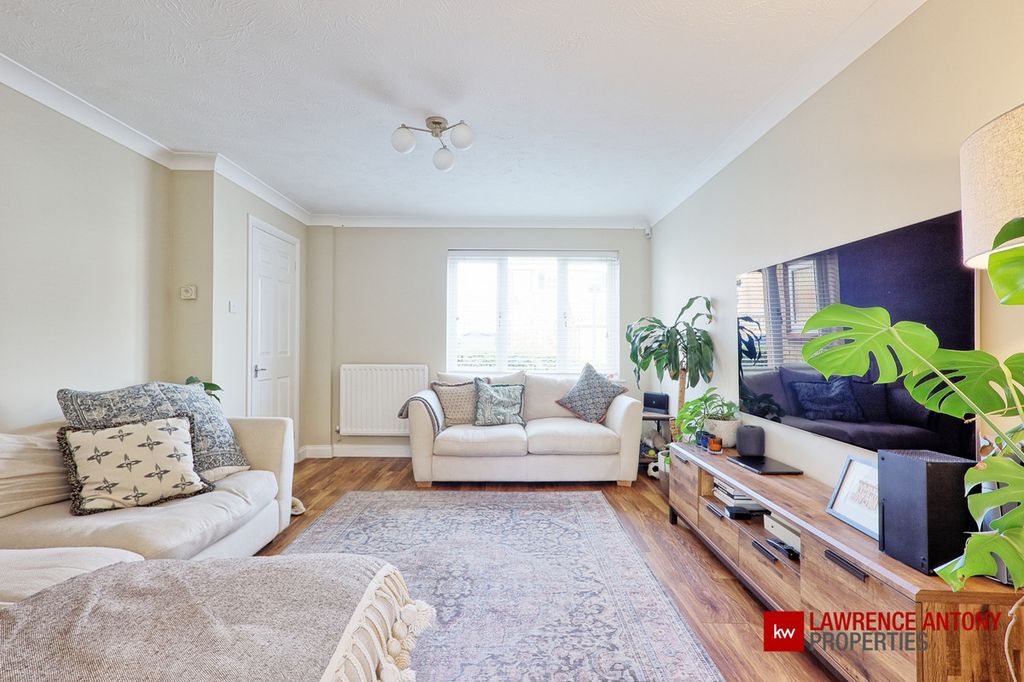 Property photo 2 of 31